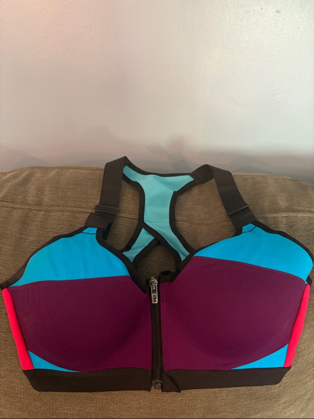 Victoria's Secret Sport front close molded sports bra
